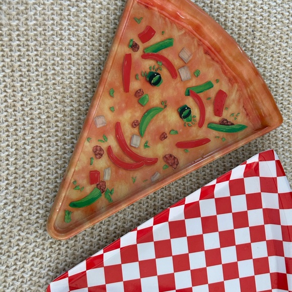 Def cool pizza dishes in 3 styles - bought as set in Malibu shop - Picture 2 of 4